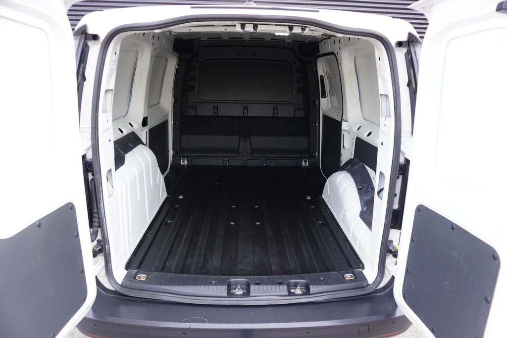 Volkswagen Caddy Cargo Maxi L2 122pk Automaat LED Camera Parkeersensoren Trekhaak Cruise control DAB