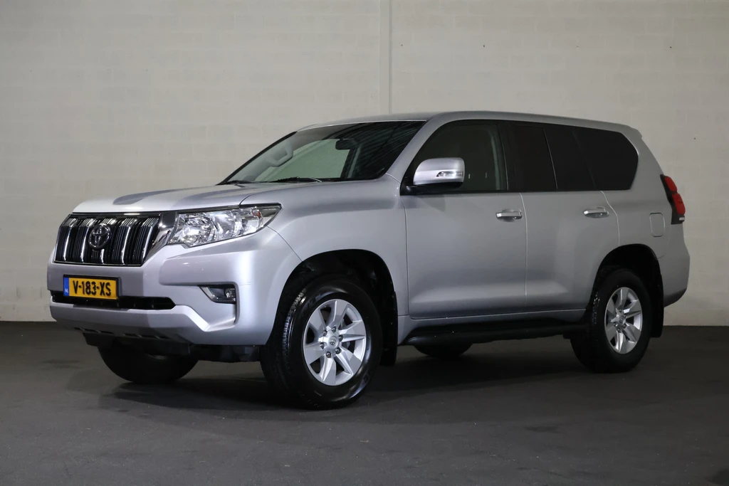 Toyota Land Cruiser 2.8 D-4D-F Challenger Window Van