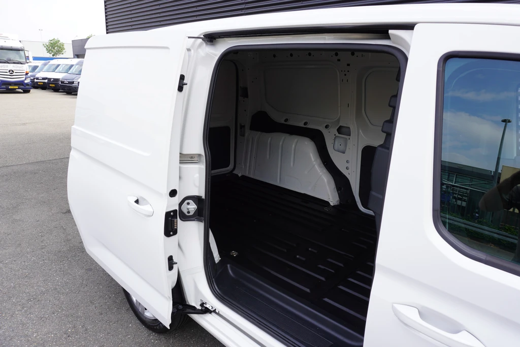Volkswagen Caddy Cargo Maxi L2 122pk Automaat LED Camera Parkeersensoren Trekhaak Cruise control DAB