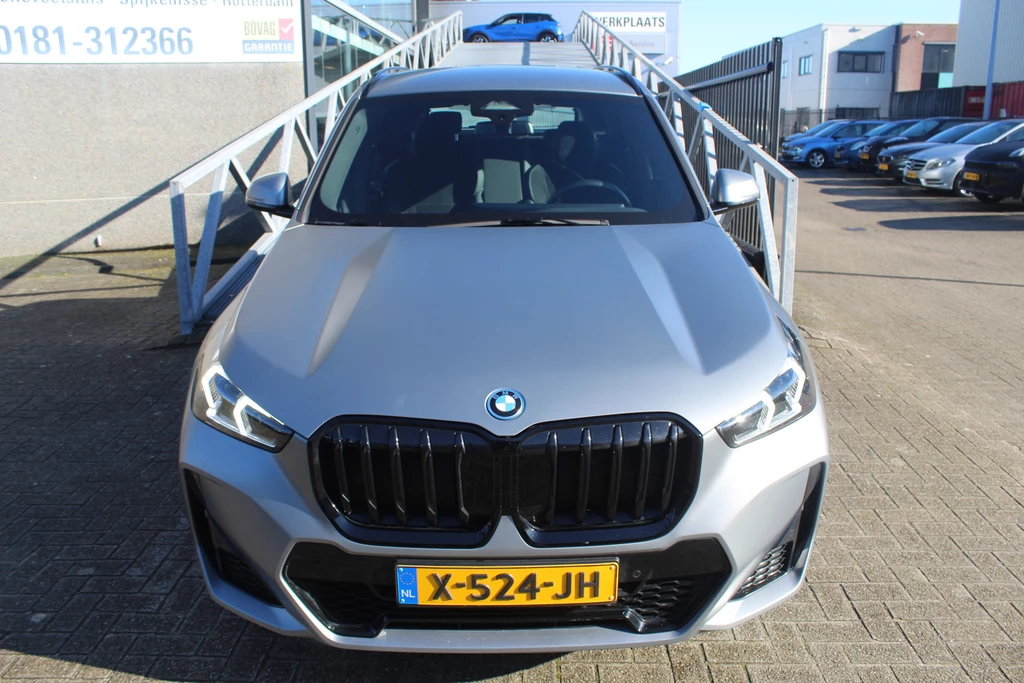 BMW X1 xDrive25e Orig NL auto/Dealeronderhouden/Sfeerverlichting/Apple carplay/Navigatie/Achteruitrijcamera/Elektrische achterklep/Parkeersensoren rondom/